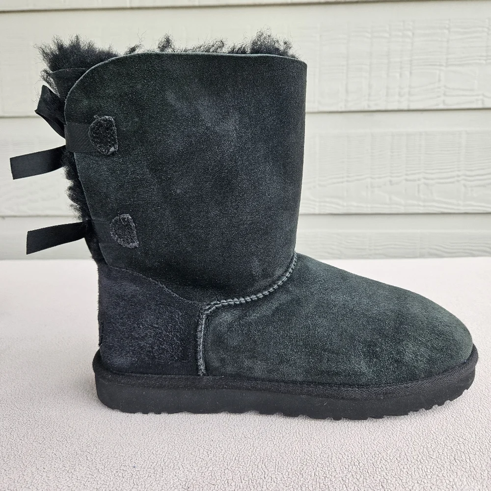 UGG Bailey Bow II Black Suede Sheepskin Winter Boot Women SZ 9 Pull On